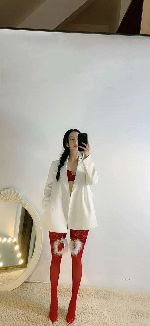 俏妞qiaoniuTT – 厚红丝袜【23P】